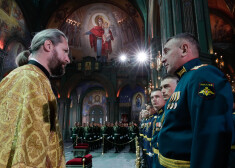 Izvarotā absurdā pareizticība: Kremlis „Šaitana templī” aicina pielūgt Hitleru un aizmālē Putinu ar Staļinu