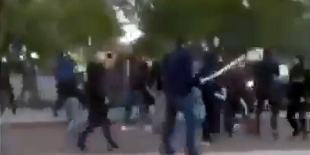 VIDEO: Čečenu imigranti Dižonas ielās sarīko īstu haosu un sauc "Allahu Akbar"