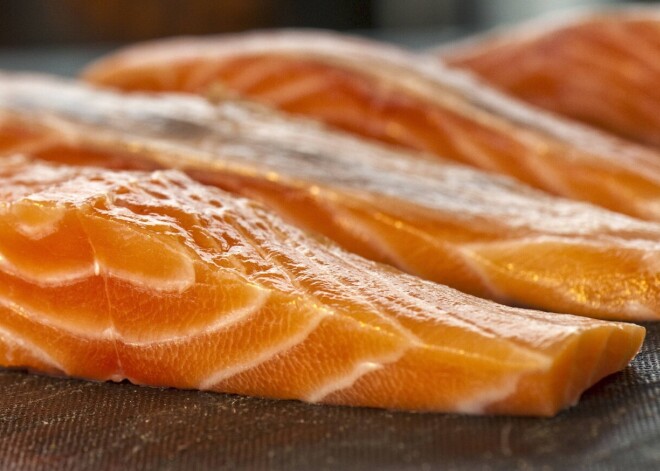 Norvēģijas laša bailes Ķīnā: cilvēki vairs to negrib pirkt, firmas atceļ pasūtījumus