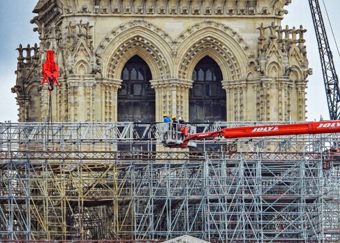 Arhibīskaps: Parīzes Dievmātes katedrāles atjaunošana varētu sākties janvārī