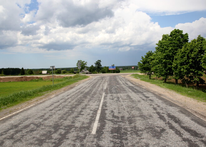 Kurzemē vairāk nekā 80 kilometru garumā plānota valsts autoceļu apstrāde