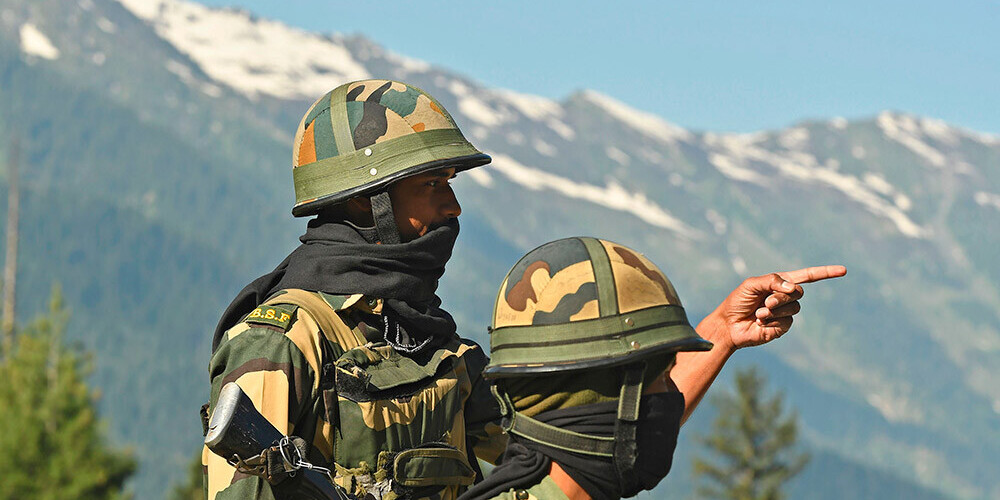 Ķīna ar Indiju vienojusies mierīgā ceļā atrisināt saspīlējumu uz robežas Himalajos