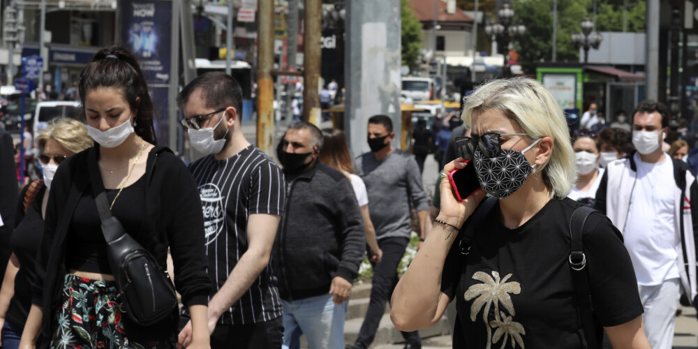 Stambulā un Ankarā nosaka obligātu sejas masku valkāšanu