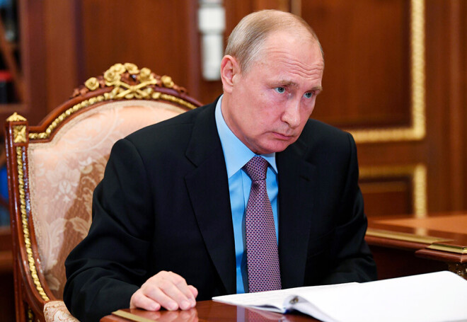 Vladimirs Putins aizstāv PSRS lomu Otrajā pasaules karā un Baltijas valstu okupāciju.