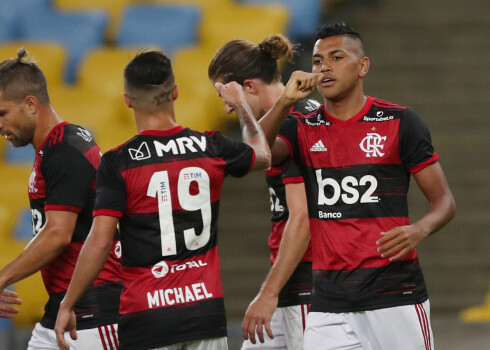 Covid-19 smagi plosītajā Brazīlijā pēc trīs mēnešu pārtraukuma atsācies profesionālais futbols