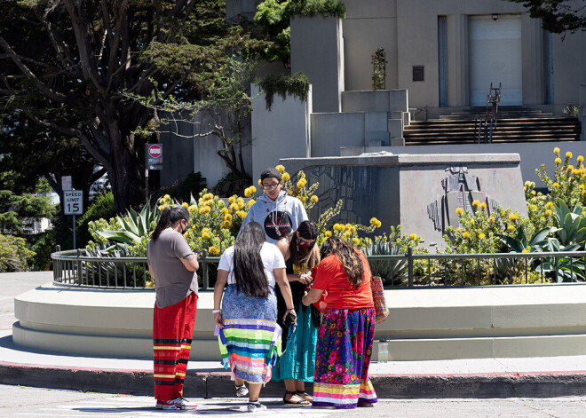 Sanfrancisko demontēts Kolumba piemineklis, jo tas reprezentējis valsts vēstures "sāpīgos pamatus"