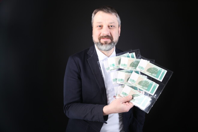 Banknošu kolekcionārs Pēteris Sičevs.