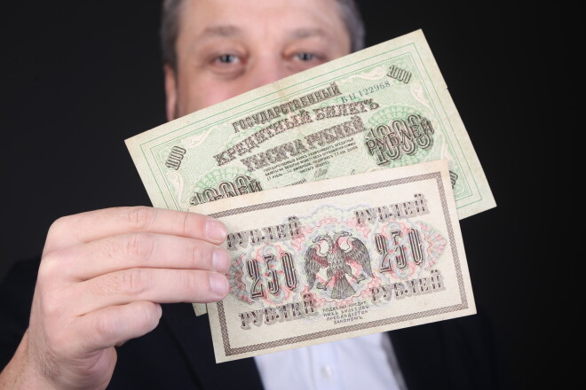 Banknošu kolekcionārs Pēteris Sičevs.