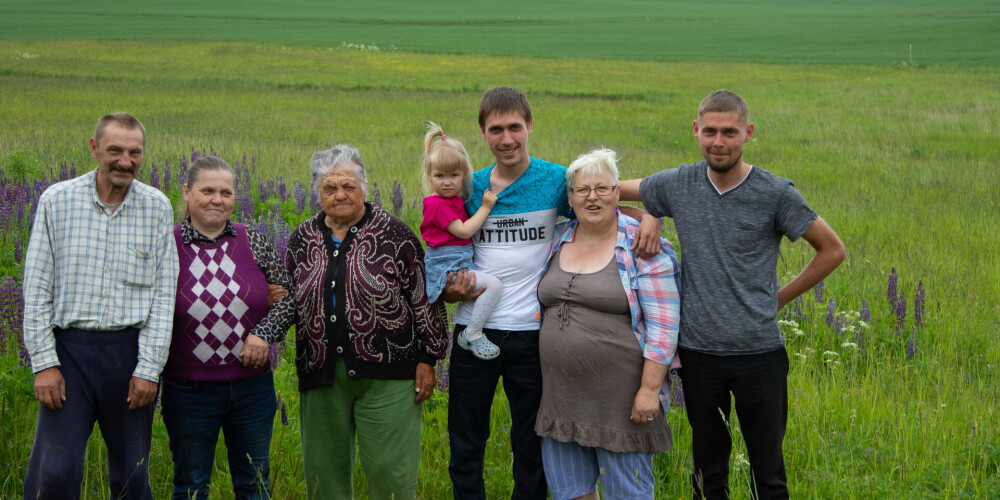 “Sapratām, ka Latvijā dzīvo vislabākie cilvēki!” Latviešu puiši, kas kājām nāca mājās no Vācijas, pastāsta par pieredzēto