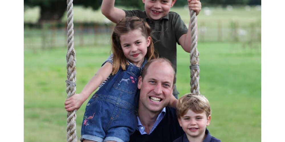 Принц Уильям очаровал фанатов совместными фото с подросшими детьми