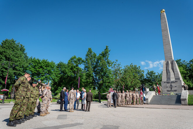 Šodien Cēsīs tika pieminēti varoņi un svinēta Latvijas Uzvaras diena - Cēsu kauju 101.gadadiena.