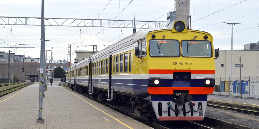 Satiksmes negadījuma dēļ 40 minūtes kavēs vilciens Rīga-Skulte