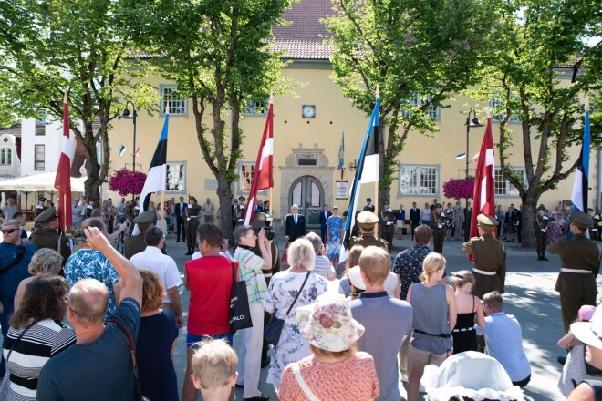 Latvijas prezidenta Egila Levita sagaidīšanas ceremonija Igaunijas lielākajā salā.