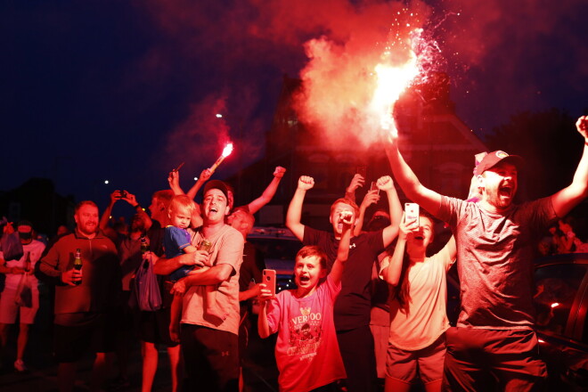 "Liverpool" fani līksmo