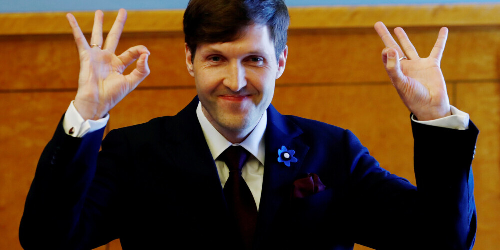 Igaunijas prezidenti Kaljulaidu lamā par „sadarbību” ar gejiem un pieprasa viņas atkāpšanos