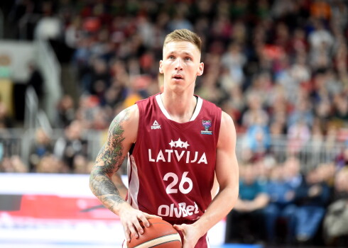 Latvijas izlases basketbolists Butjankovs izpelnījies atzinību Krievijā