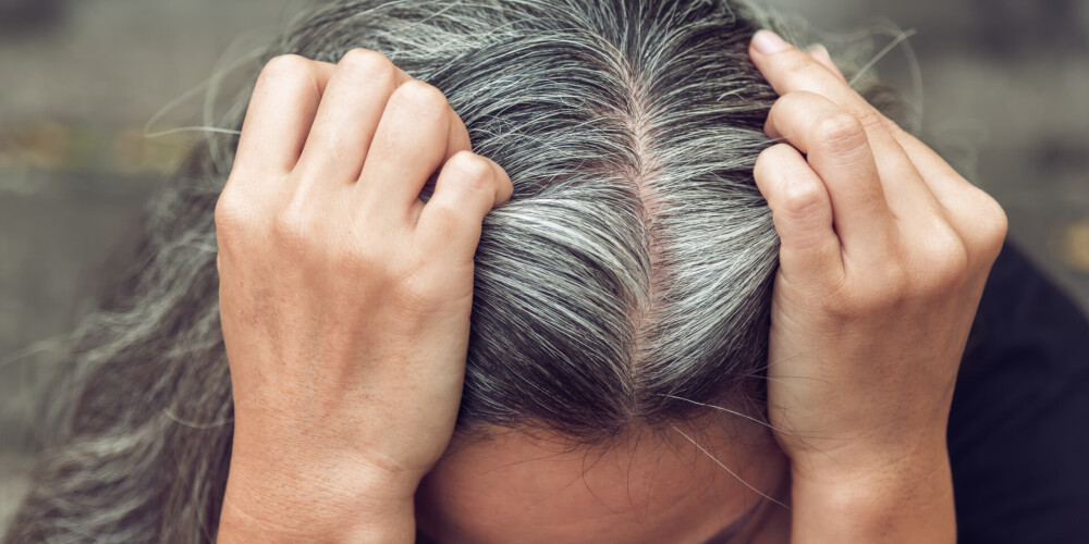 Zinātnieki atklājuši, ka matu nosirmošana nebūt nav uz mūžu