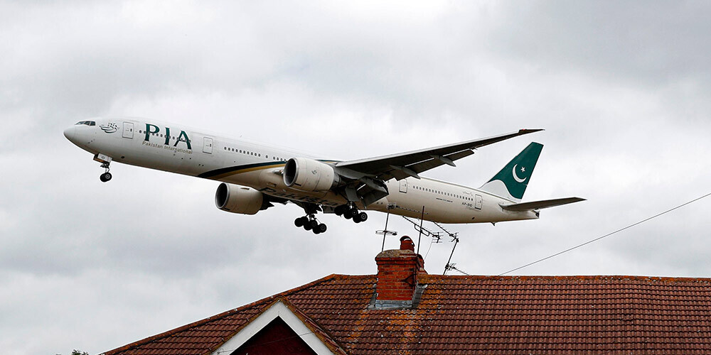 Skandāls Pakistānā: trešdaļai valsts aviosabiedrības pilotu ir viltotas licences