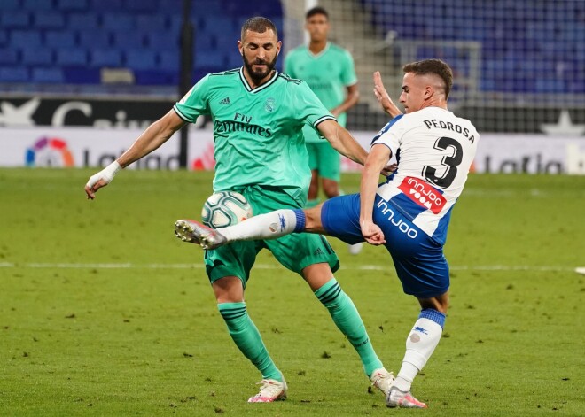 VIDEO: Benzemā meistarstiķis ļauj "Real" atgūt vadību Spānijas čempionātā; "Olympiacos" triumfē Grieķijas čempionātā