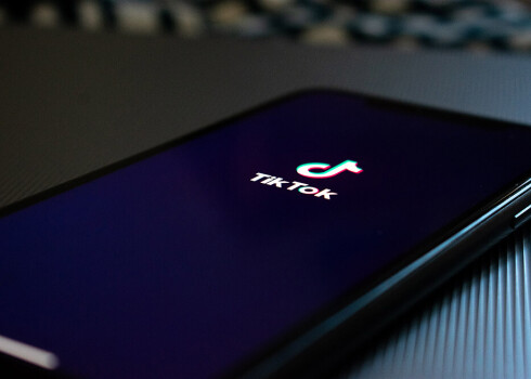 Indija aizliegusi 59 mobilās lietotnes, tostarp "TikTok" un "WeChat".