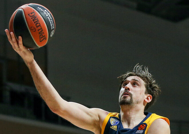 Krievu basketbola zvaigzne Aleksejs Šveds turpinās spēlēt "Himki" rindās