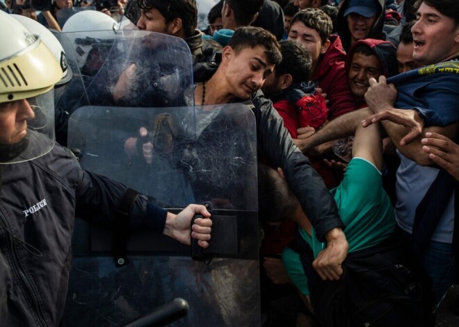 Grieķija pie Lesbas salas jūrā izvietos peldošo barjeru, lai apturētu nelegālos imigrantus