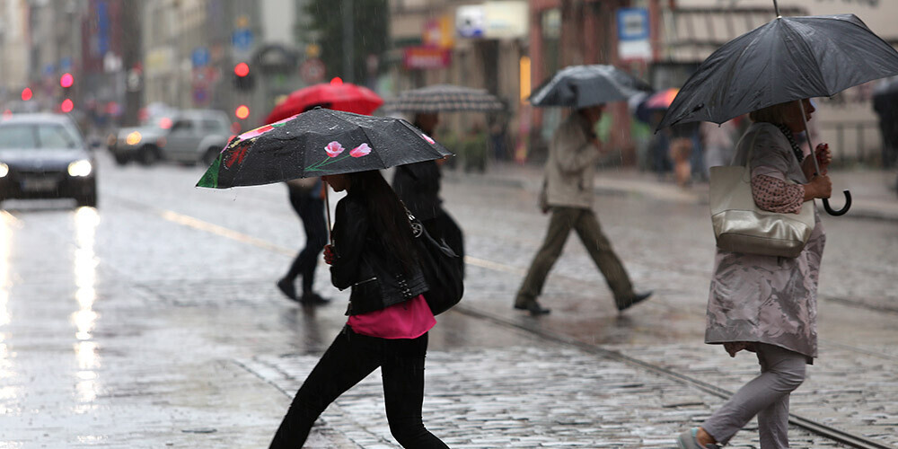 Šodien Latvijā daudzviet gaidāms lietus un vietām pērkona negaiss