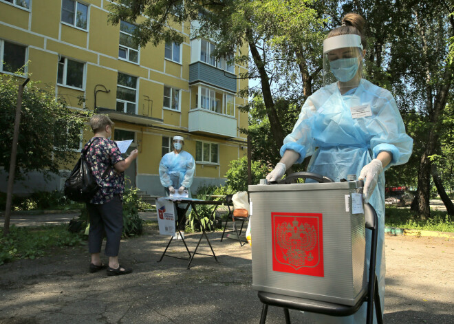 Krievijā noslēdzas tautas nobalsošana par konstitūcijas grozījumiem