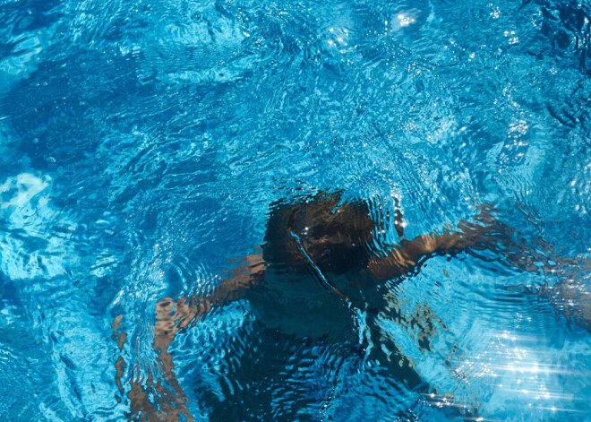 Семья погибла в бассейне, пытаясь спасти тонувшую девочку