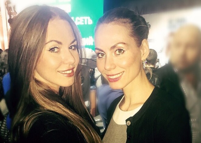 Старшая дочь Сергея Доренко пытается выжить сестру из элитного поселка и разбила ей машину