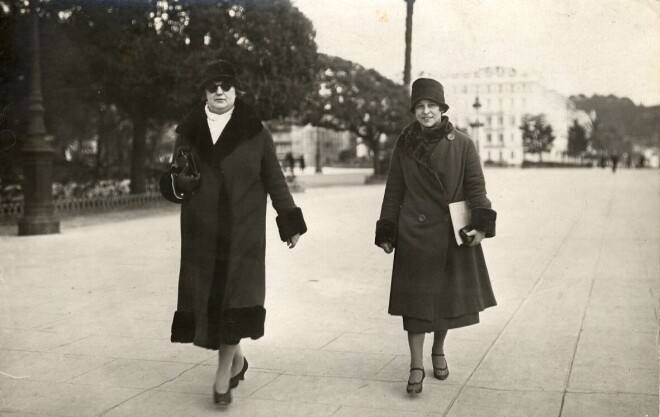 Аустра Озолиня-Краузе и Александра Бельцова, Франция, 1920