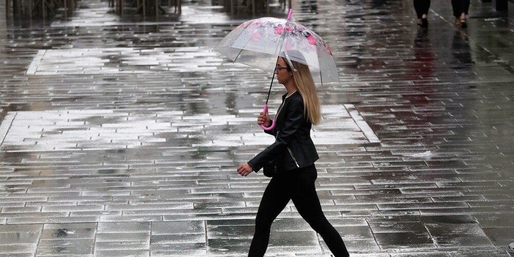 Kurzemē dienas pirmajā pusē, bet pēcpusdienā jau visā Latvijā gaidāmas lietusgāzes