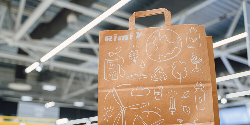 Pieprasījums pēc papīra maisiņiem "Rimi" veikalos pieaudzis par teju 70%