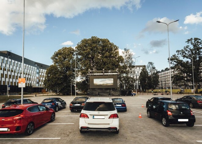 Rīgā biroju kompleksa "Business Garden" plašajā stāvlaukumā būs pieejams brīvdabas kino