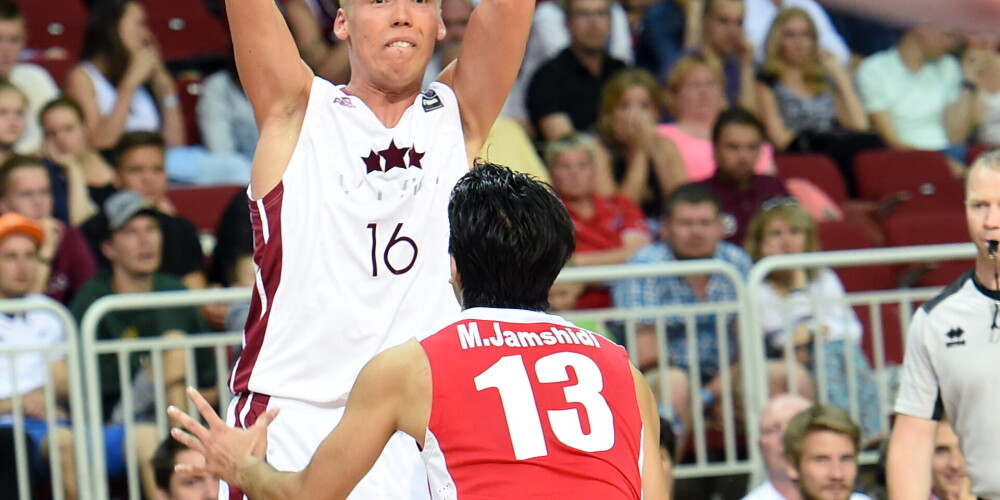 Latvijas basketbola izlases kandidāts Bērziņš karjeru turpinās Polijas čempionvienībā