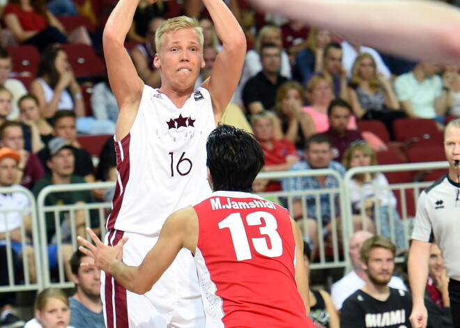 Latvijas basketbola izlases kandidāts Bērziņš karjeru turpinās Polijas čempionvienībā