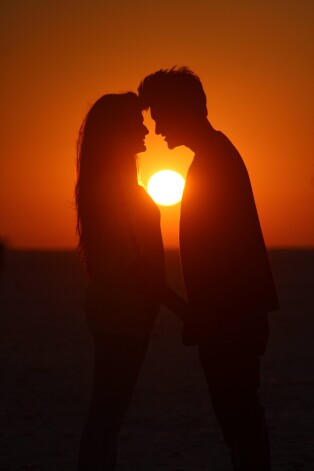 Zvaigznes sola, ka Svarus jūlijā gaida neaizmirstams pārsteigums, un sarunas par kāzu tēmu ir daļa no tā.