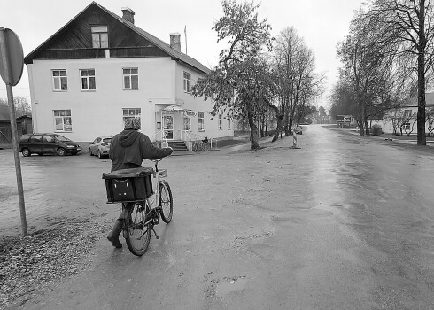 "Latvijas Pasts" bija gatavs pastnieku somās likt grādīgos dzērienus.