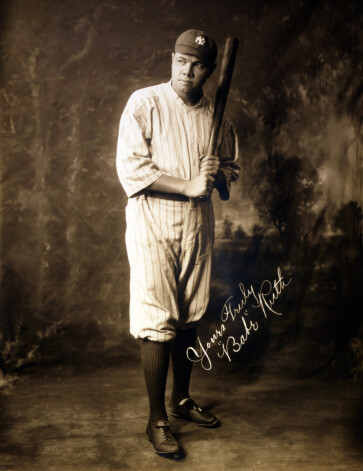 1929. gada 11. augustā Mazulis Rūts (Babe Ruth) kļūst par pirmo beisbolistu, kurš sasniedz 500 home run robežu.