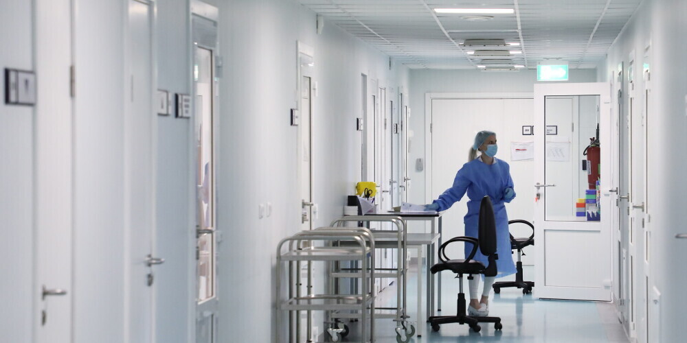 Из-за нехватки медиков в Мадонской больнице временно закрыты родильное и детское отделения