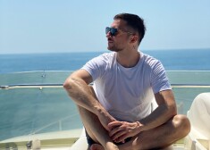 В объятиях с блондинкой: Сергей Лазарев похвастался отпускными кадрами на яхте