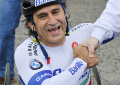 Bijušais Pirmās formulas (F-1) braucējs un paralimpiskais čempions Alesandro Dzanardi.
