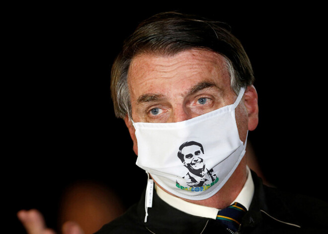 Brazīlijas prezidentam Balsonaru vairāku simptomu dēļ veikts Covid-19 tests