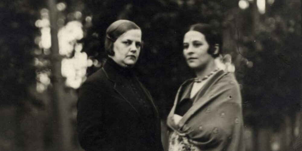 Austra Ozoliņa-Krauze un Aleksandra Beļcova 1920. gadā.