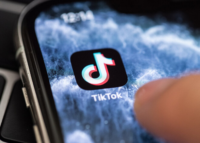 ASV apsver aizliegt "TikTok" un citas Ķīnas uzņēmumu mobilās lietotnes