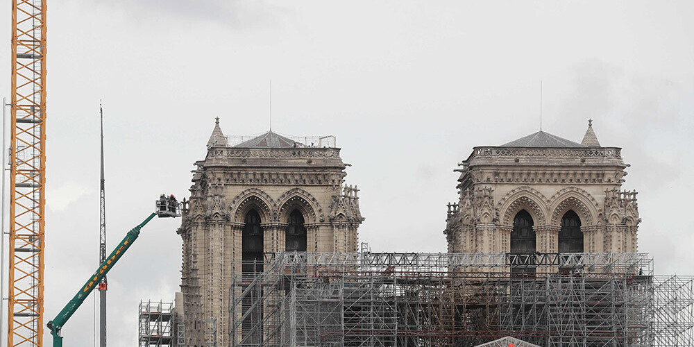 Kultūras ministre paziņo, ka Makrons nolems vai Parīzes Dievmātes katedrāles smaili atjaunos tās sākotnēja veidolā