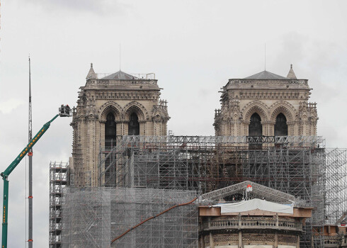 Kultūras ministre paziņo, ka Makrons nolems vai Parīzes Dievmātes katedrāles smaili atjaunos tās sākotnēja veidolā