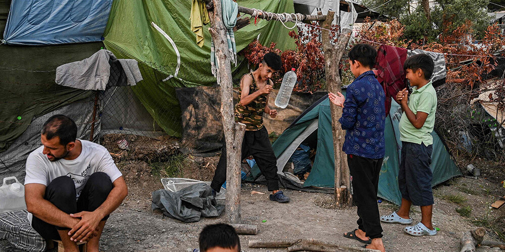 Grieķija pārvedusi uz iekšzemi simtiem migrantu no nometnes Lesbas salā