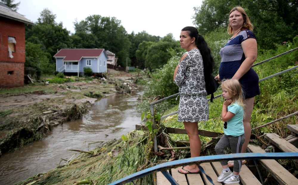Katastrofāli skati Piemaskavā. Kā maza upīte pārvērtās par postošu cunami