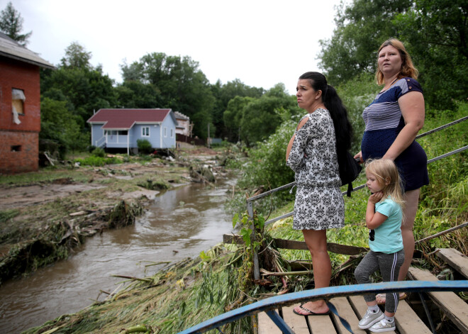 Katastrofāli skati Piemaskavā. Kā maza upīte pārvērtās par postošu cunami